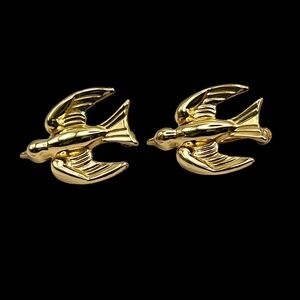 Vintage Coro Pegasus 90s Gold tone signed ladies Earrings